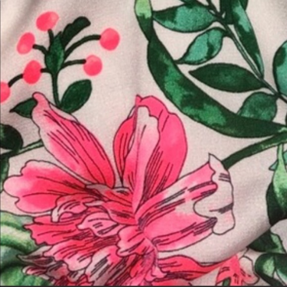 NWOT Express Beautiful Tropical 🌸🌴Floral Button Up Midriff Blouse SZ M - Picture 4 of 8